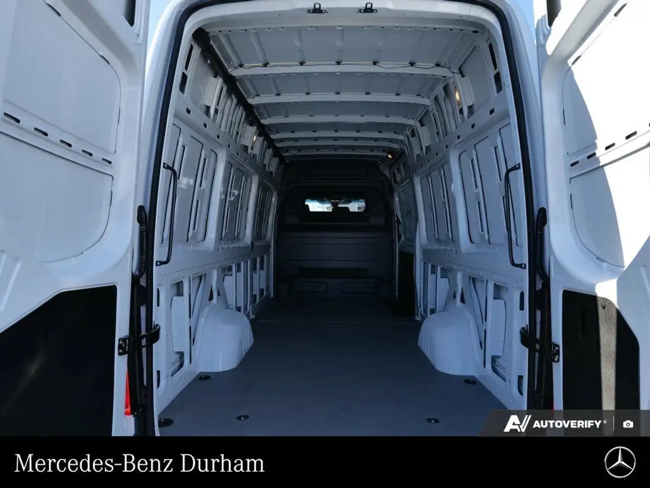 Mercedes-Benz Sprinter снимка Mercedes-Benz Sprinter
