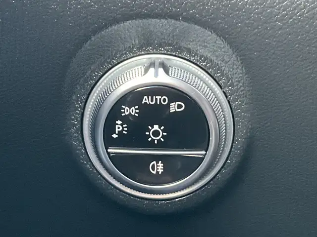 Mercedes-Benz C-Class view 12