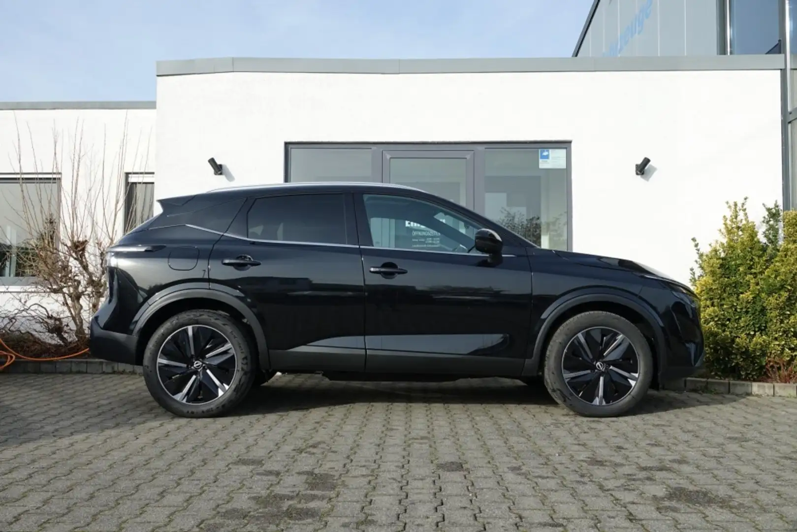 Nissan Qashqai TEKNA 158PS Xtron MY25 BOSE Pano SOFORT Schwarz - 2