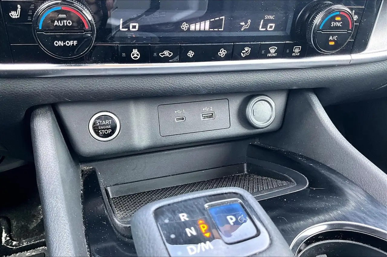 Nissan Rogue снимка Nissan Rogue