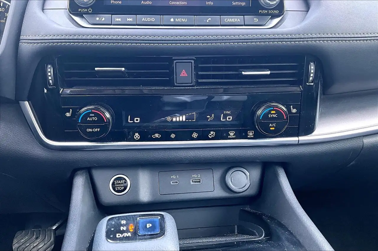 Nissan Rogue снимка Nissan Rogue