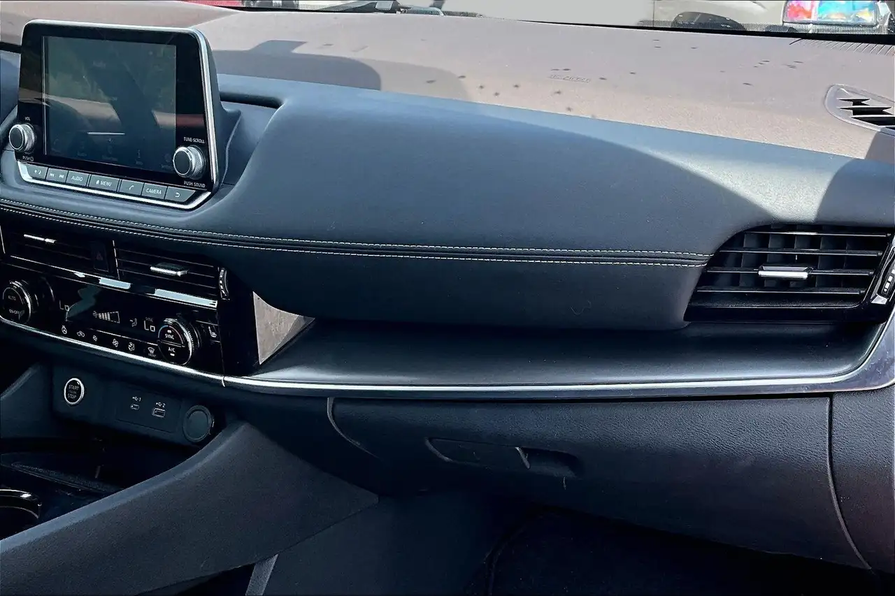 Nissan Rogue снимка Nissan Rogue
