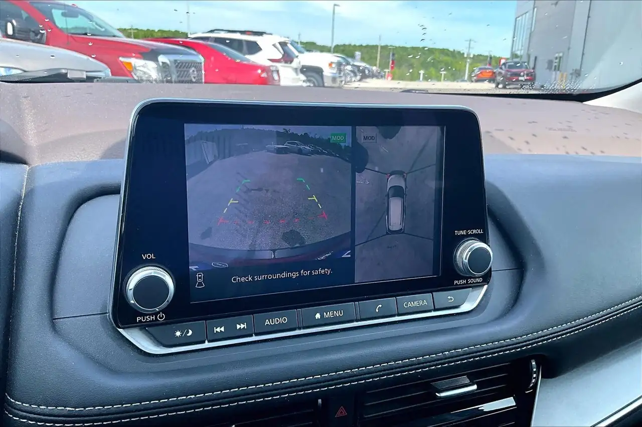 Nissan Rogue снимка Nissan Rogue