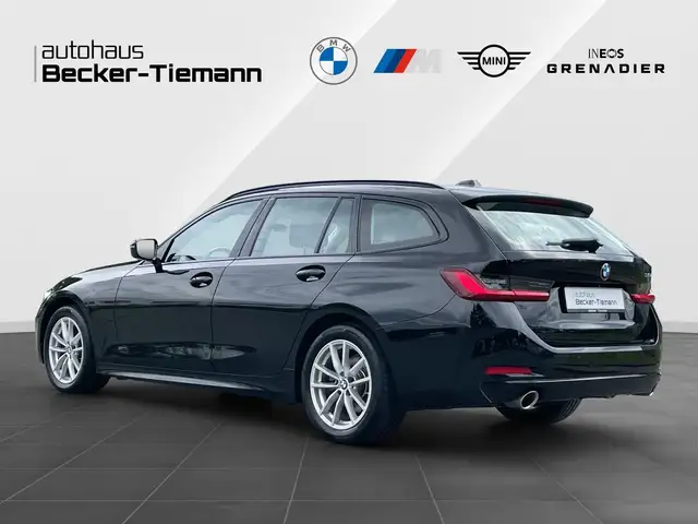 BMW 3 Series view 4