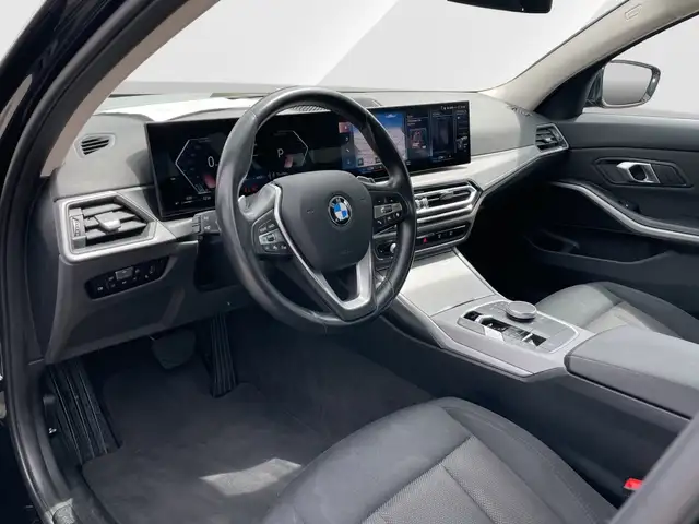 BMW 3 Series view 11