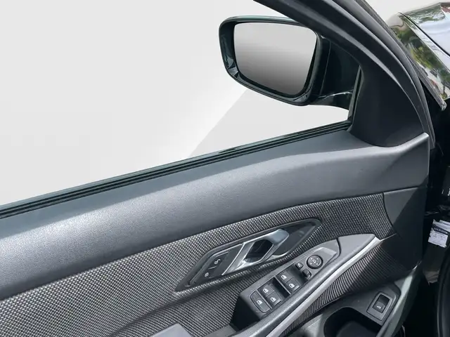 BMW 3 Series view 14