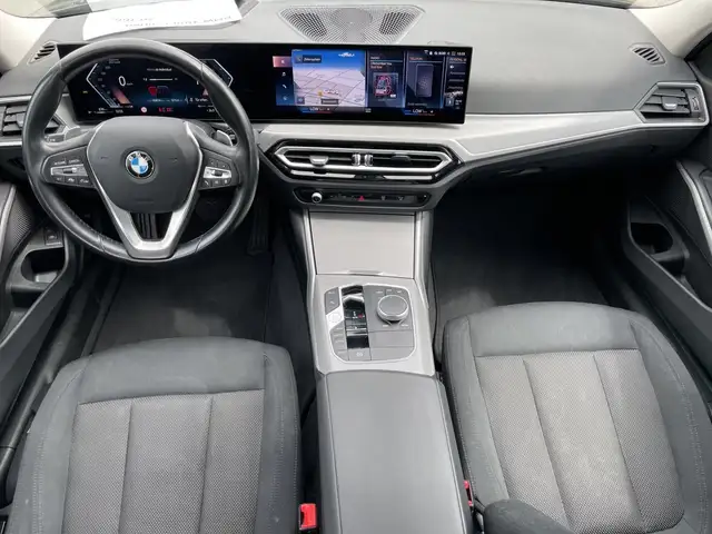 BMW 3 Series view 8