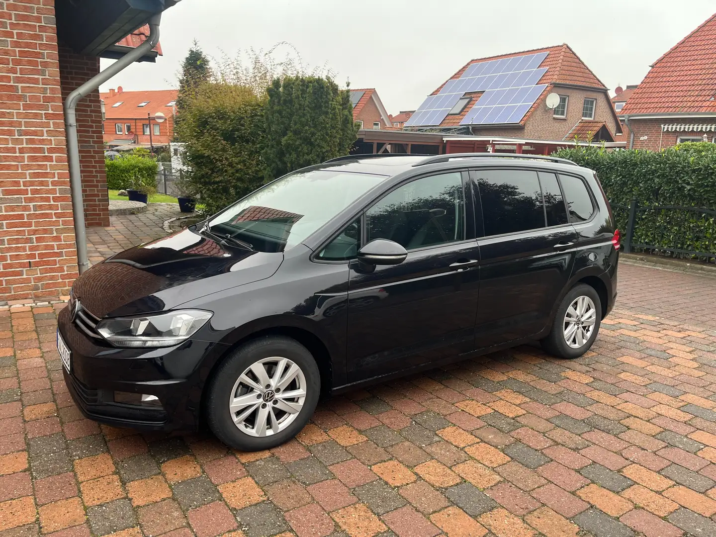 Volkswagen Touran DSG ,Navigation, Leder  ,AHK ,Panodach WR Schwarz - 2