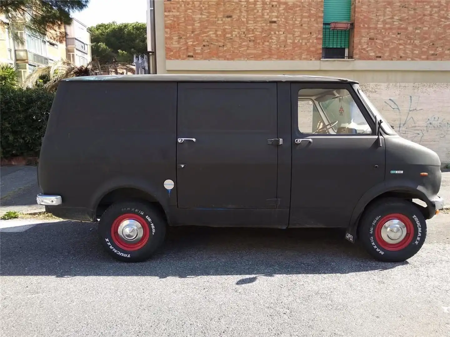 Bedford CF2 CF1 Black - 1