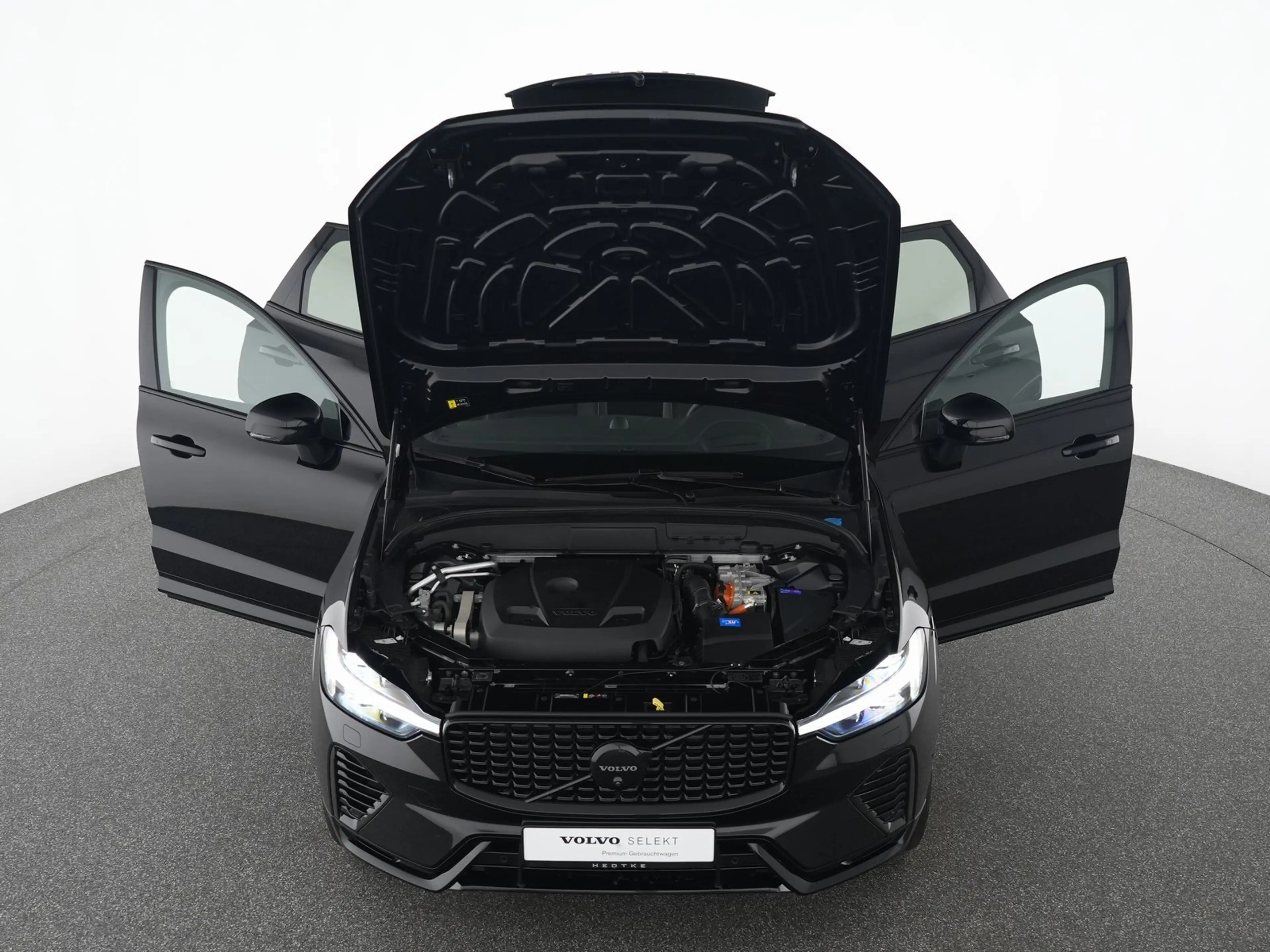 Volvo XC60 T8 AWD Ultra Black Edition FOUR-C*B&W*360° — photo 13