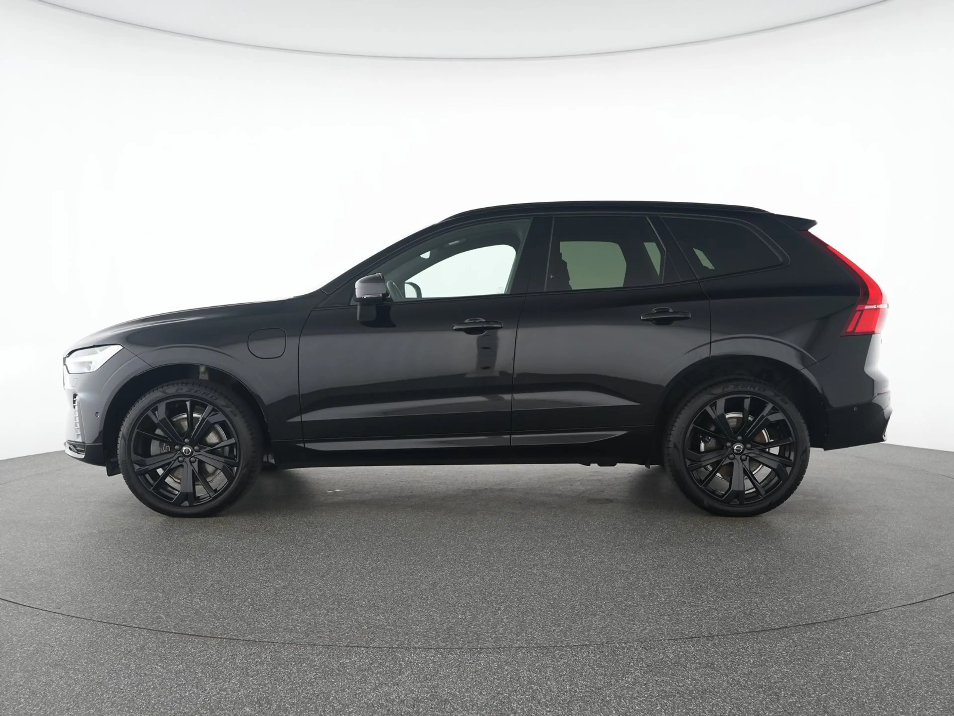 Volvo XC60 T8 AWD Ultra Black Edition FOUR-C*B&W*360° — photo 11