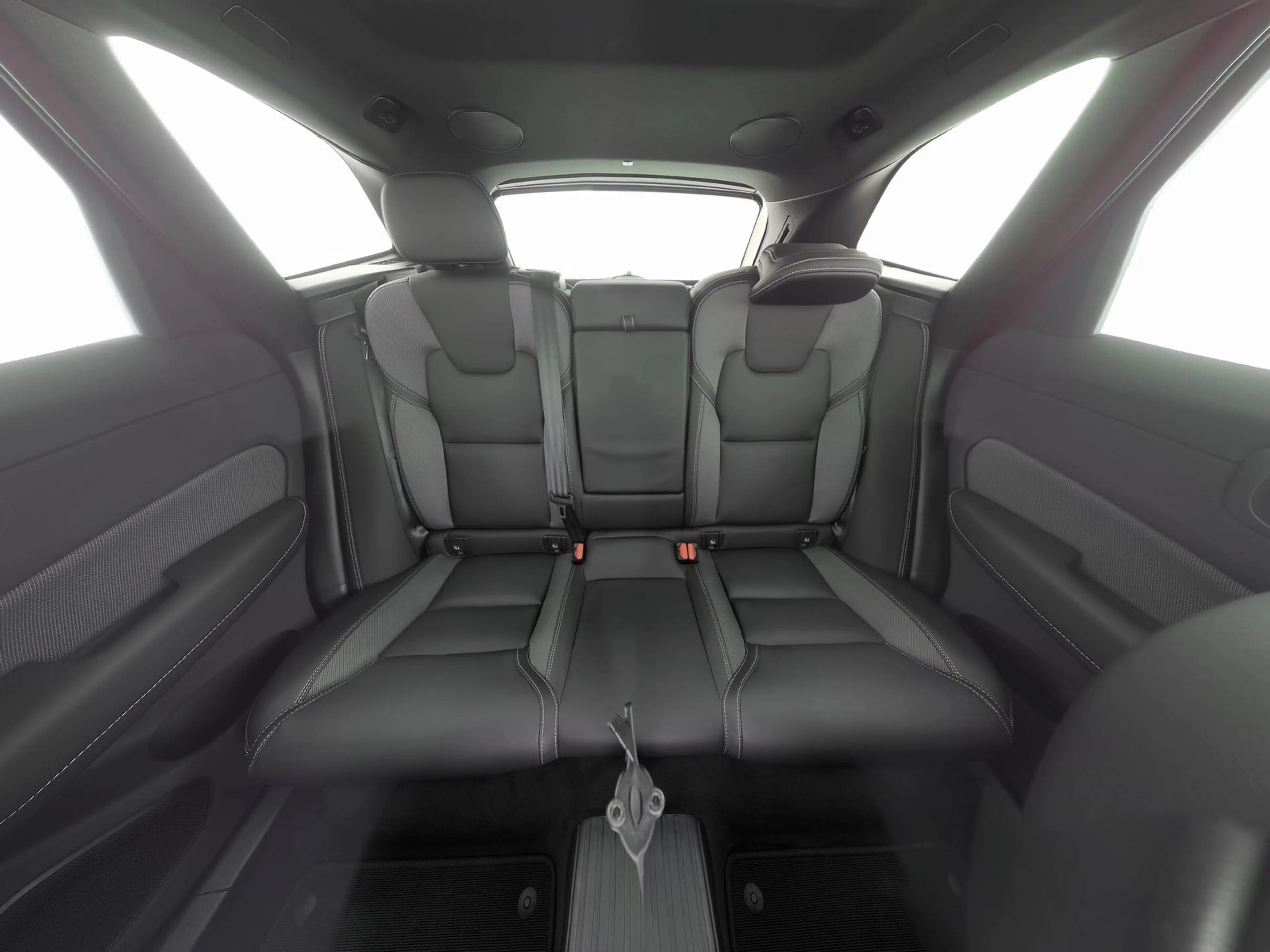 Volvo XC60 T8 AWD Ultra Black Edition FOUR-C*B&W*360° — photo 5
