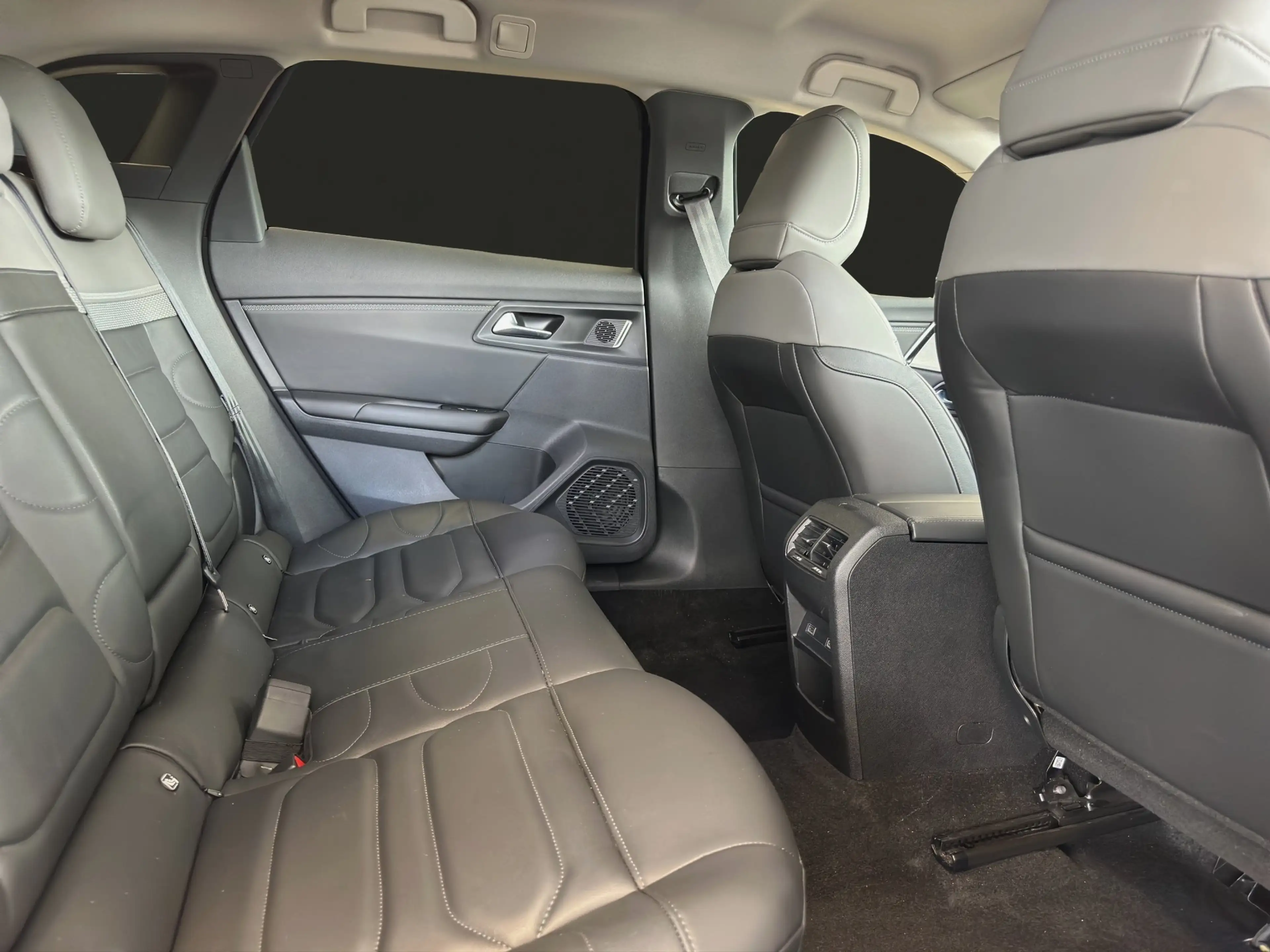 Citroen C5 X Plus 1.2 145 eDSC6 Hybrid PDC/RFK/SHZ/LED/DAB/NAVI — photo 6
