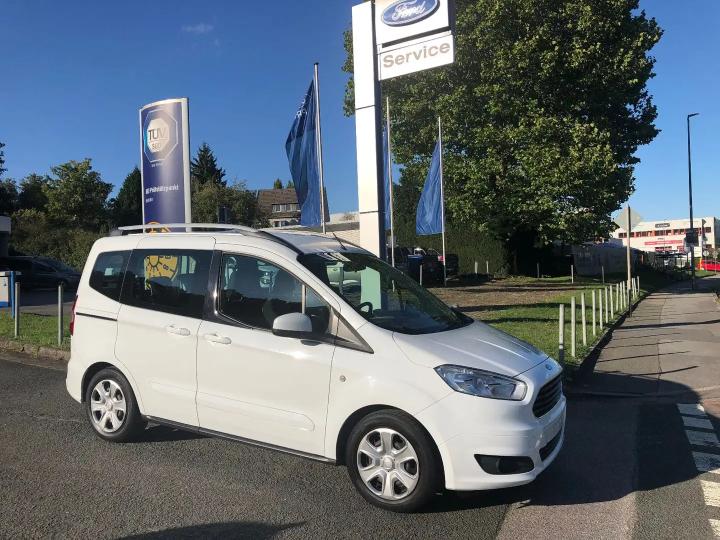 Ford Tourneo Courier Trend Weiß - 1