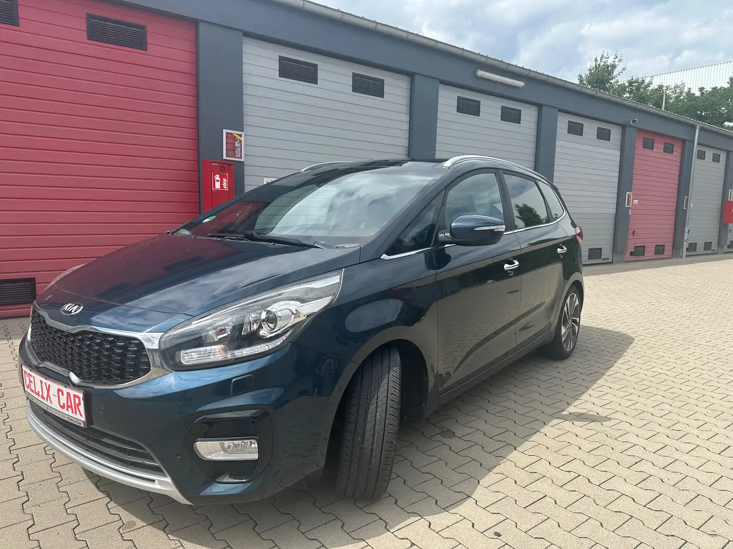 Kia Carens Spirit/Pano/Navi/Leder/7 Sitzer/Euro 6/AHK Blauw - 2