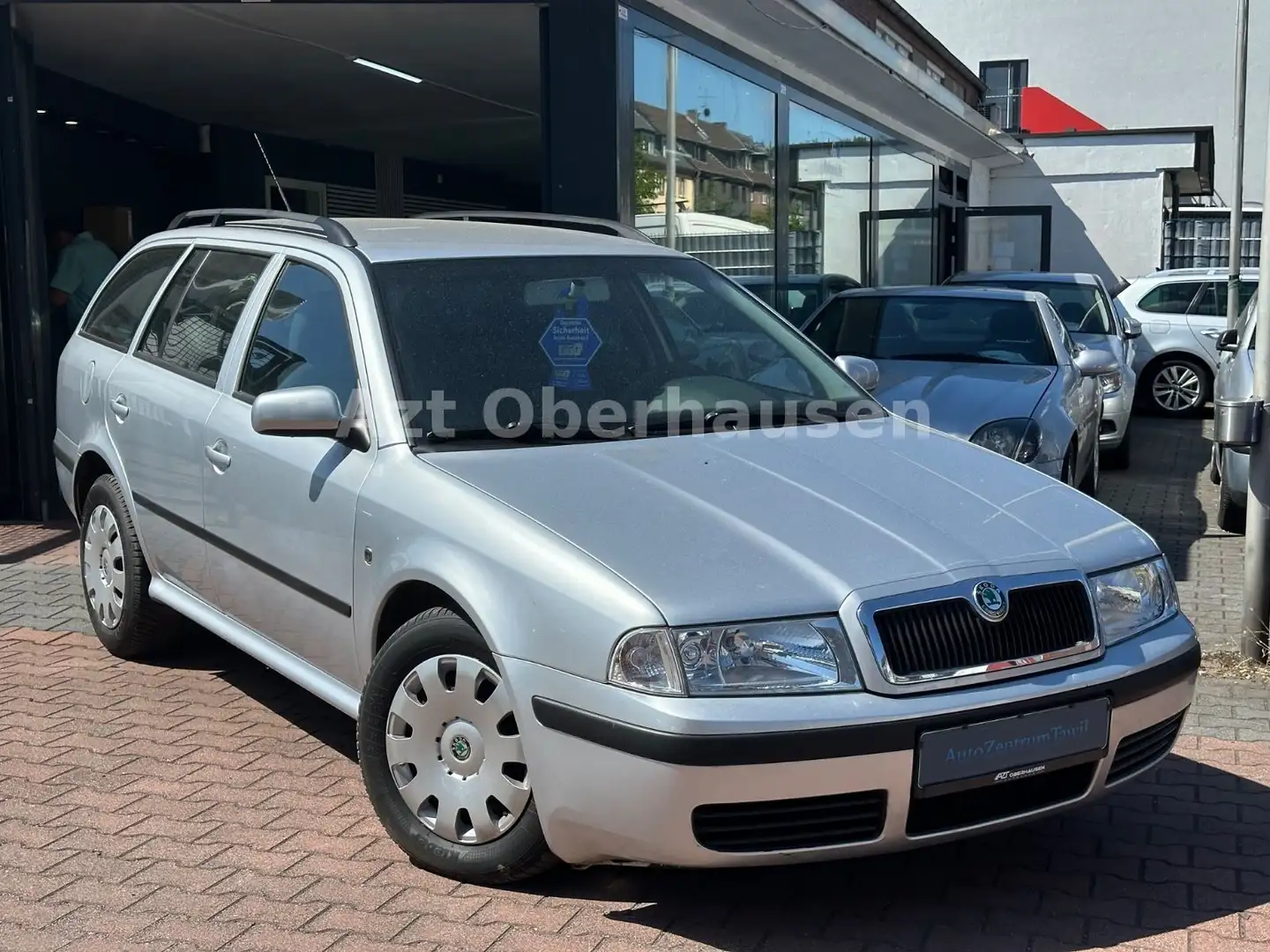 Skoda Octavia 1.6 Combi Tour*1.HAND*KLIMA*TÜV NEU* Silber - 1
