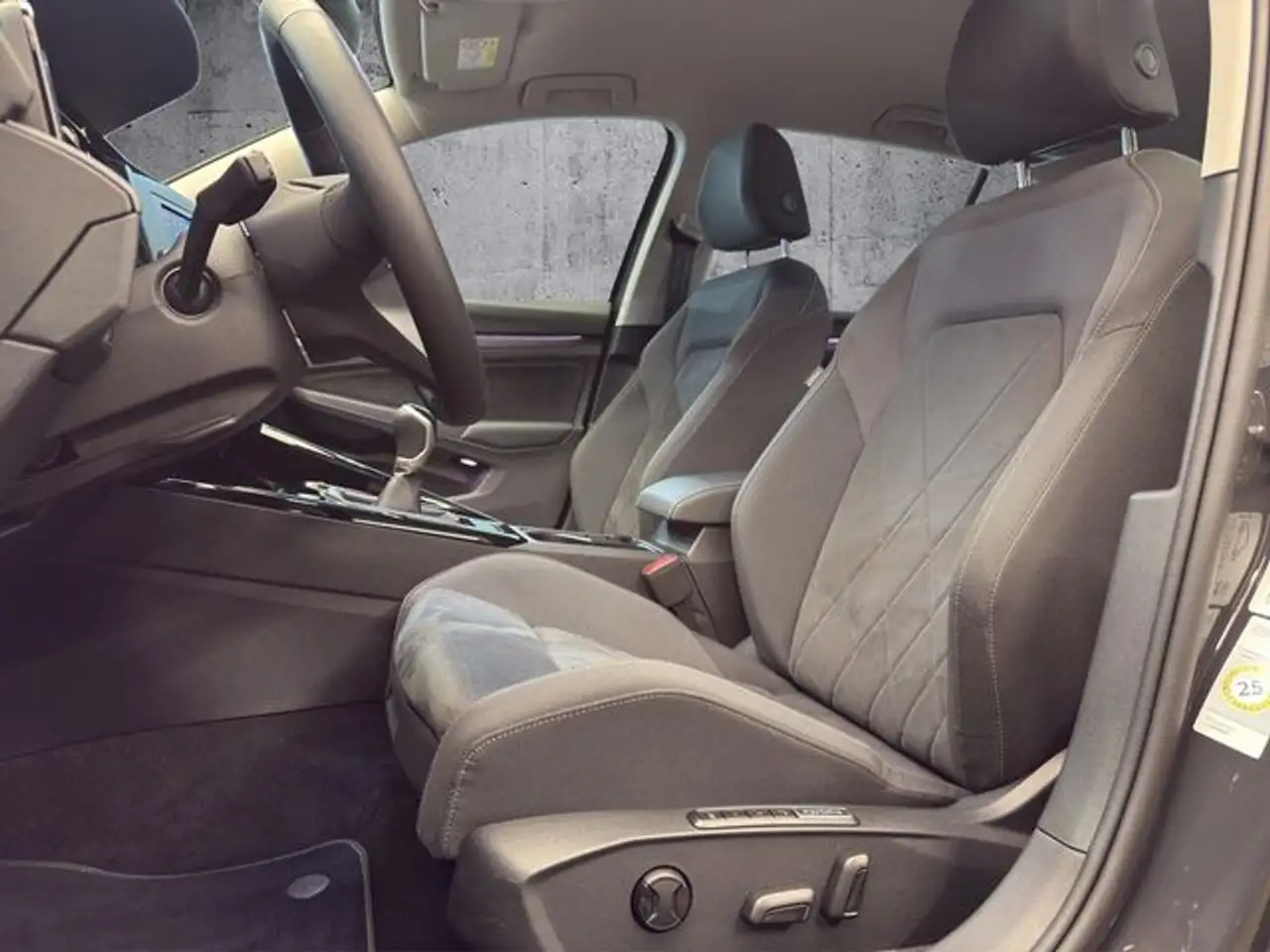 Volkswagen Golf 1.5 TSI Style LED+SHZ+Kamera+PDC 10