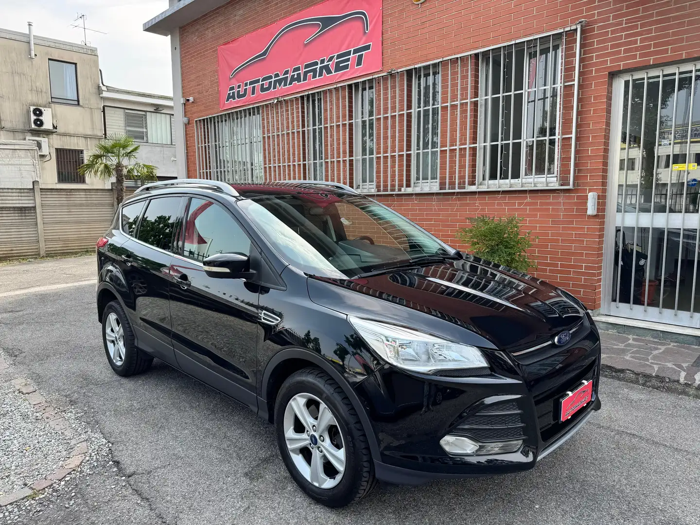 Ford Kuga 2.0 tdci 120cv Titanium 2wd Nero - 1