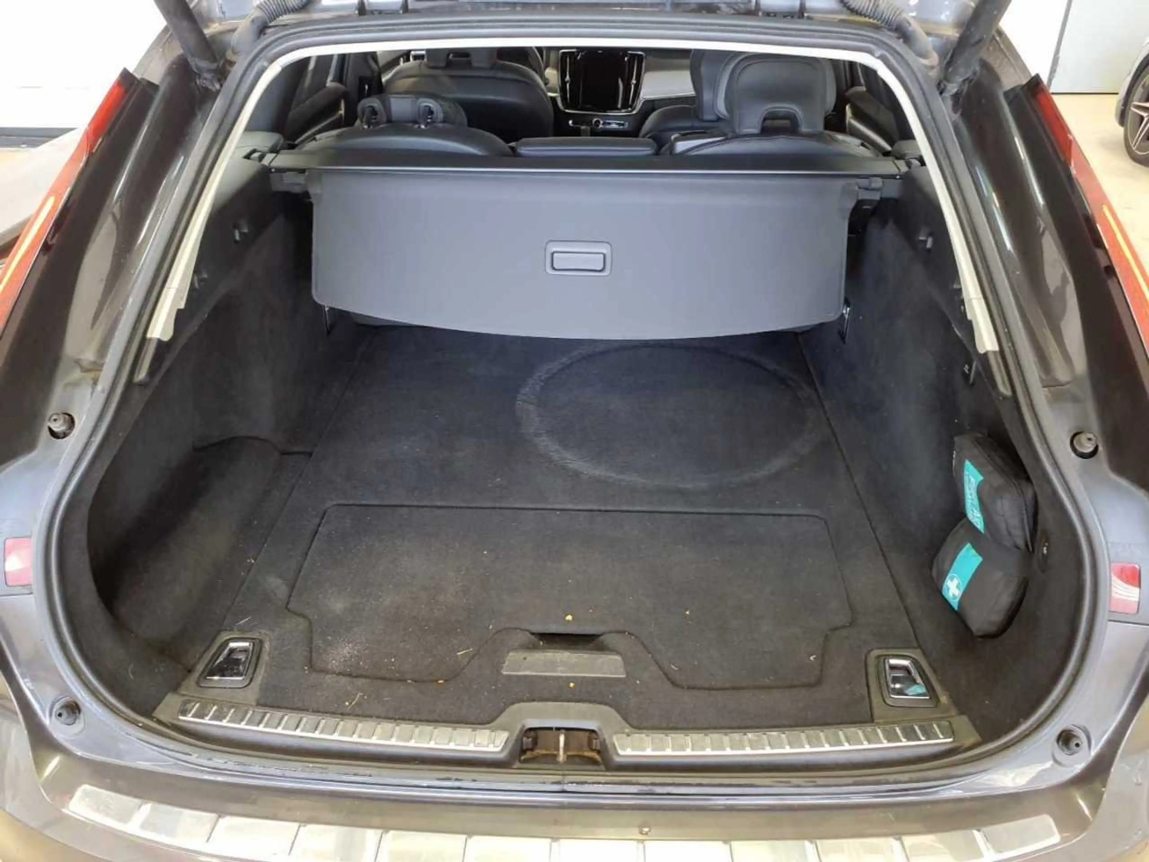 Volvo V90 V 90 T6 Twin Engine AWD Plus Bright Plug-In — photo 13