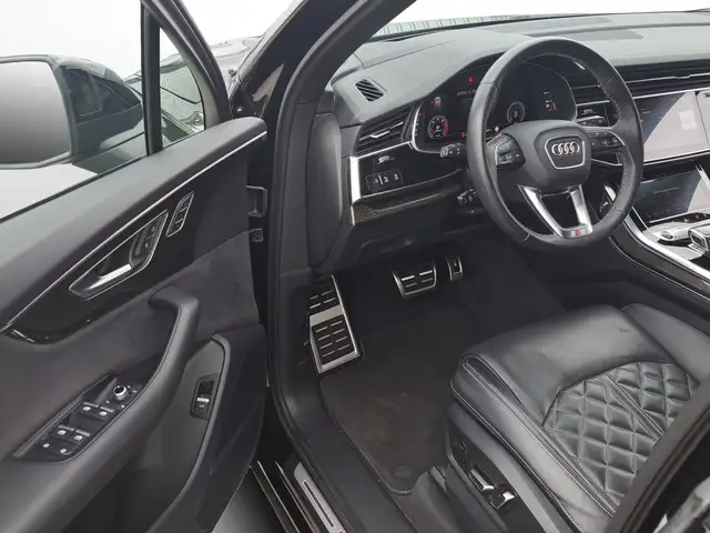 Audi Q7 view 14