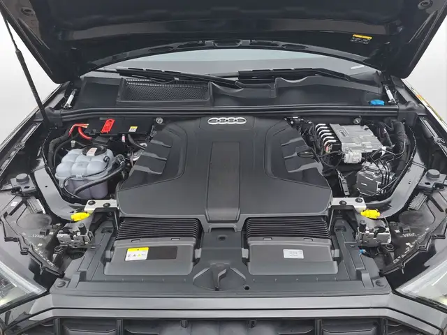 Audi Q7 view 18