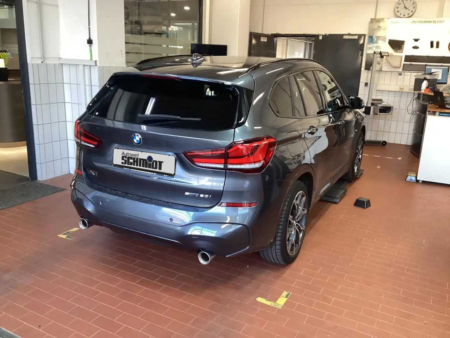 BMW X1 sDrive20i M Sport + 2Jahre-BPS.-GARANTIE Grau - 2