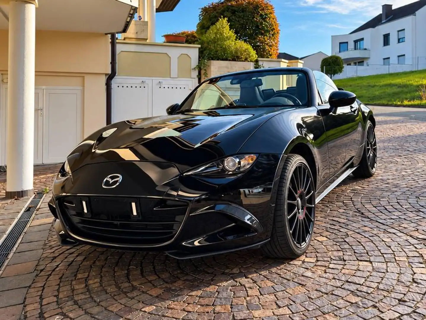 Mazda MX-5 MX-5 G160 Revolution Revolution Schwarz - 1