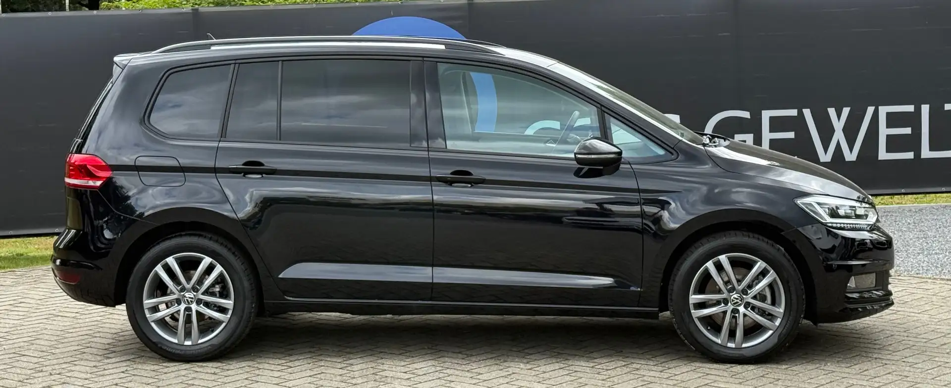 Volkswagen Touran 1.5 TSI DSG 7PL LED CAMERA KEYLESS COMFORTLINE - 2