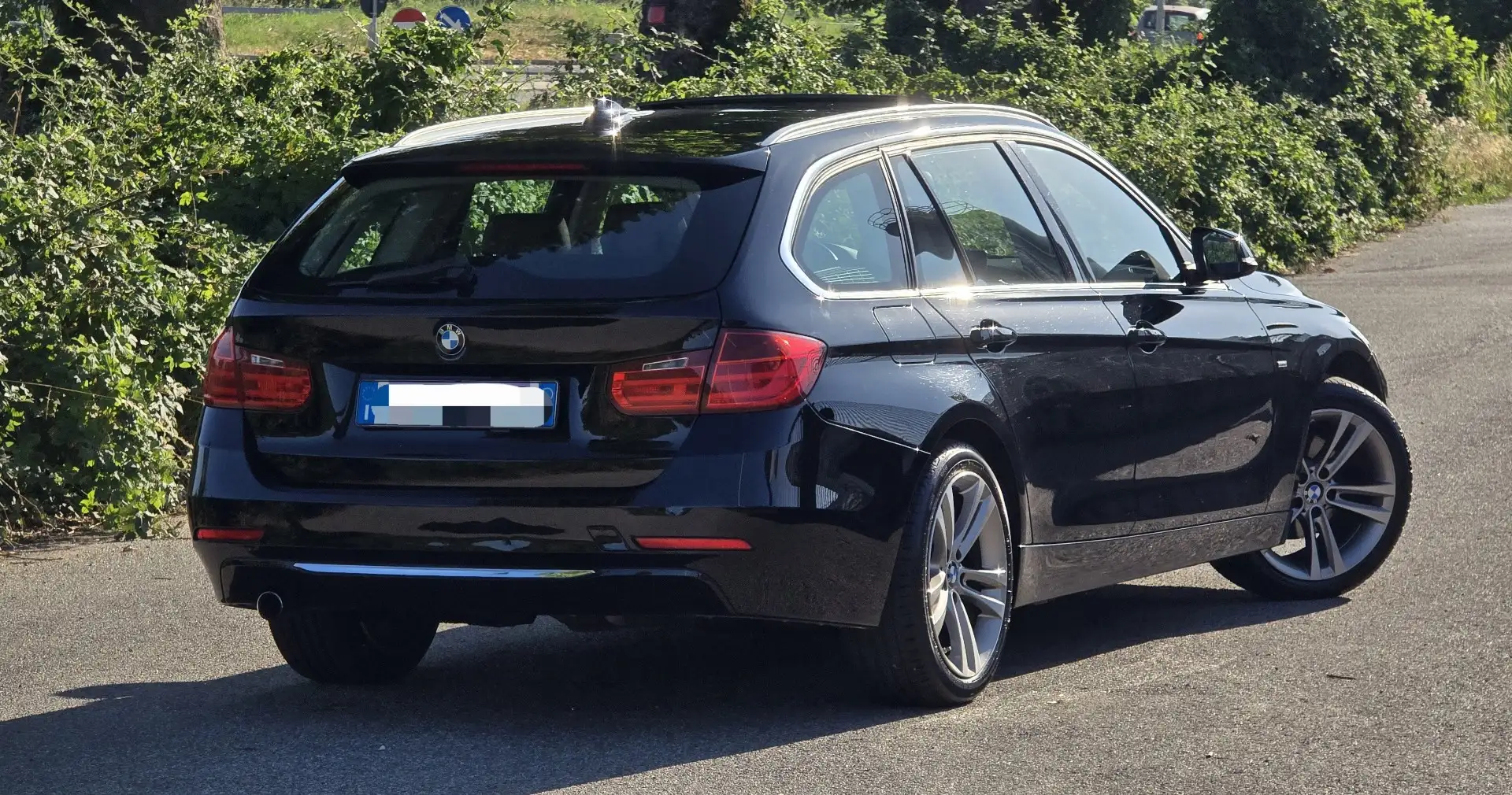 BMW 320 320d Touring Luxury - 2