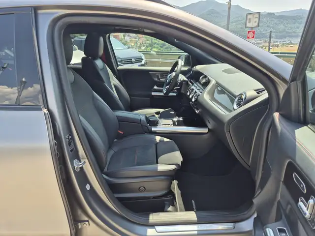 Mercedes-Benz Gla Class view 9