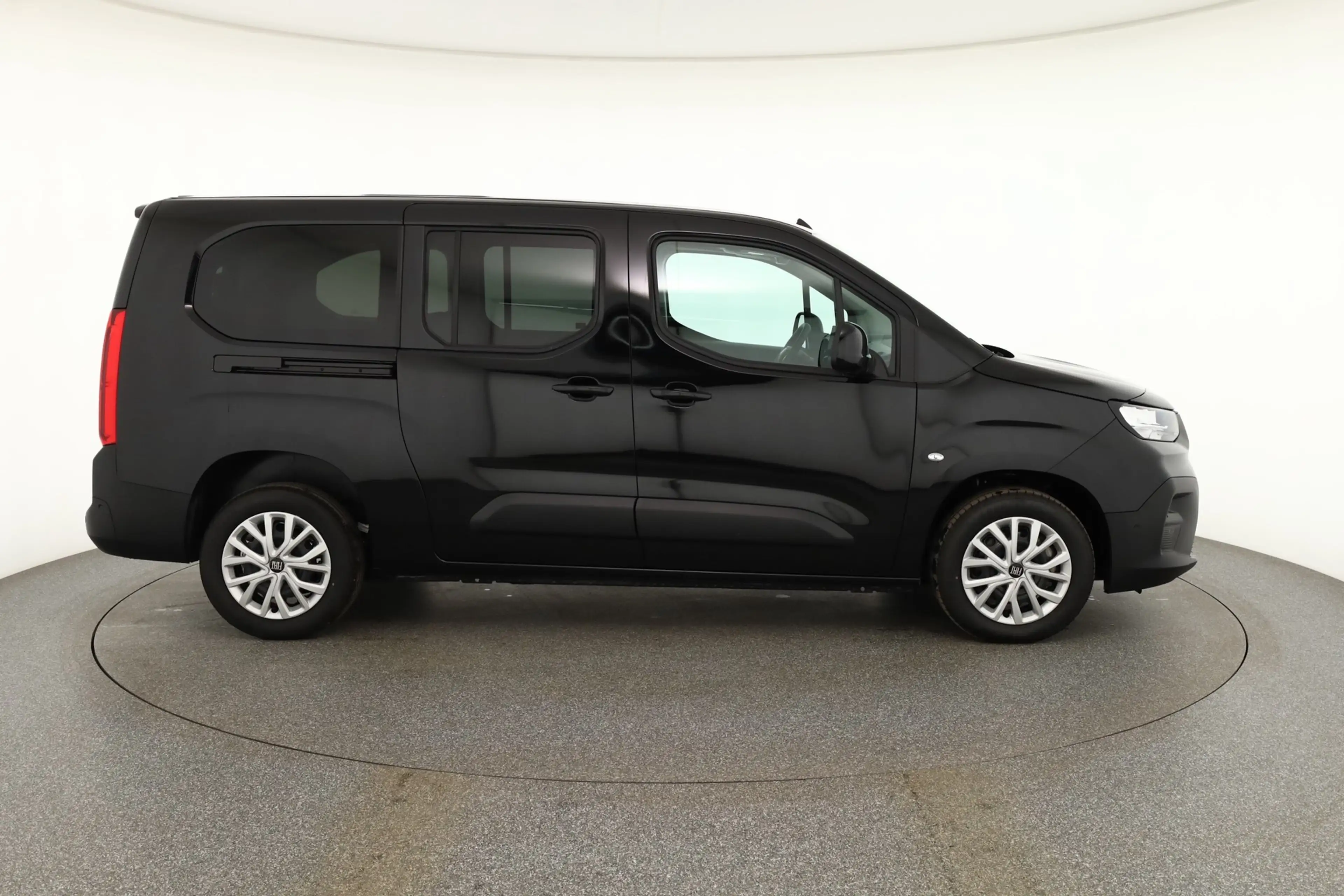 Fiat Doblo Maxi 1.5 BlueHDi Aut. LED Navi 7-Sitzer — photo 6