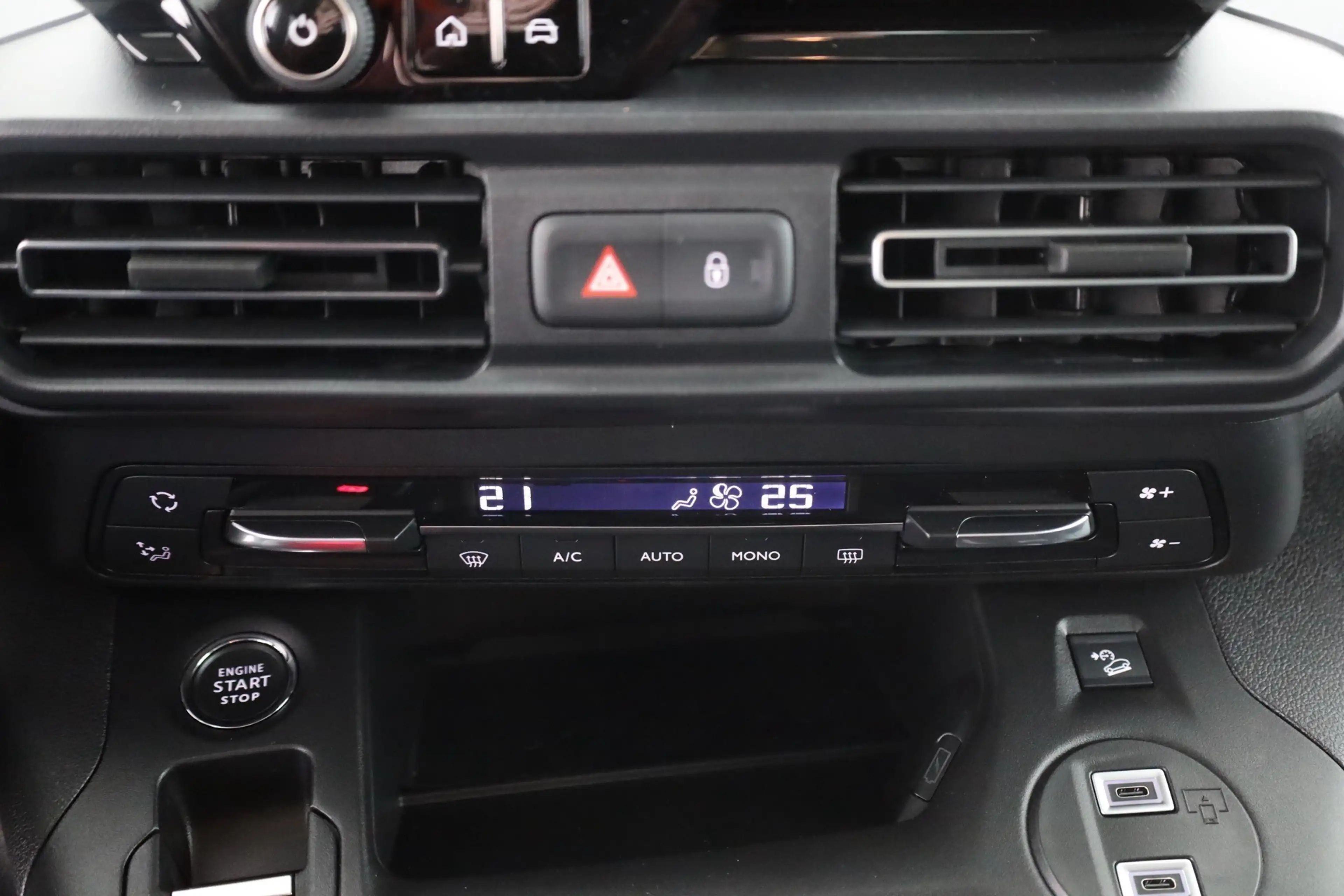 Fiat Doblo Maxi 1.5 BlueHDi Aut. LED Navi 7-Sitzer — photo 12