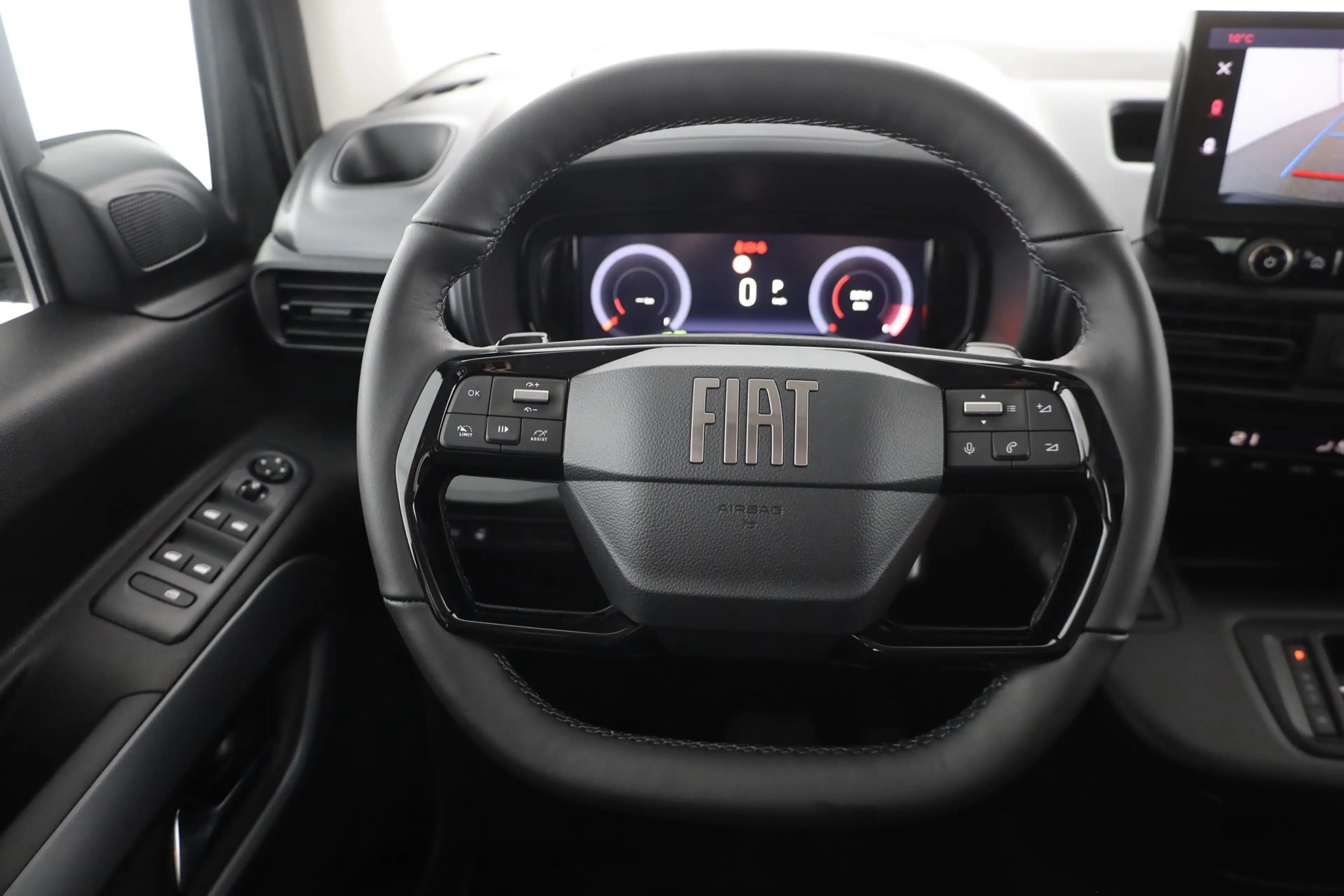 Fiat Doblo Maxi 1.5 BlueHDi Aut. LED Navi 7-Sitzer — photo 14