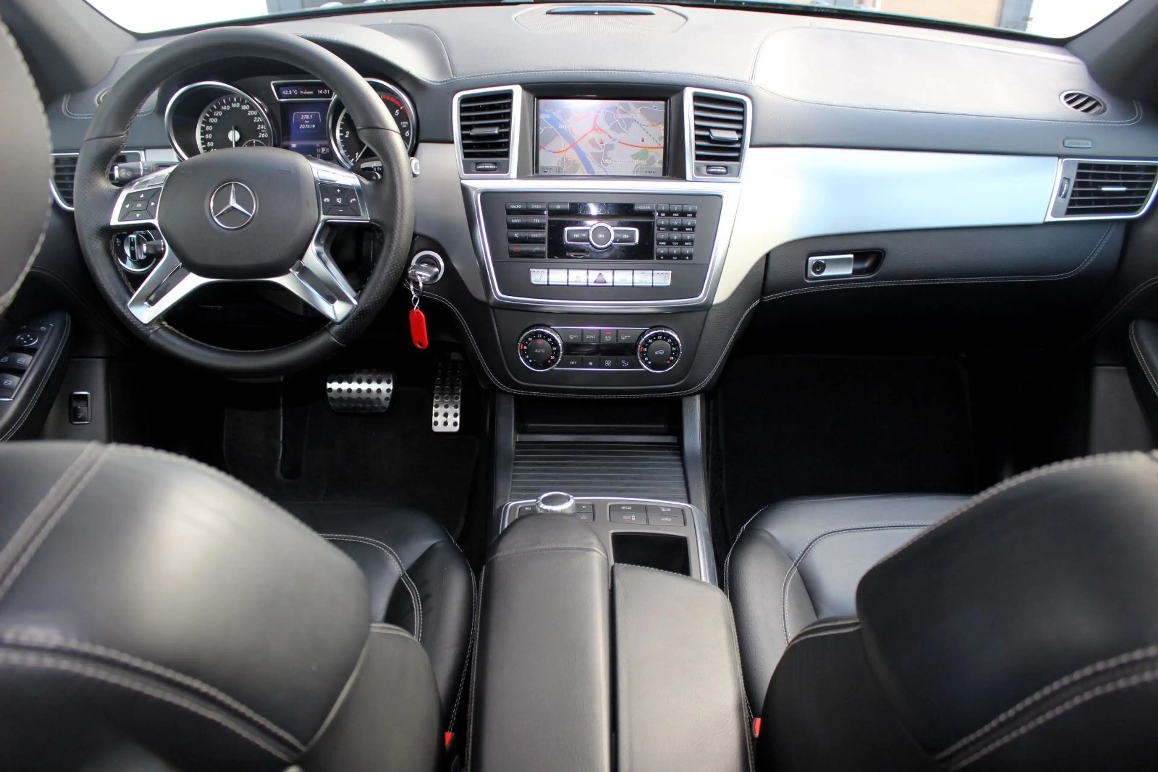 Mercedes-Benz ML 350 BT 4M AMG-PAKET PANO AHK KAMERA 21 ZOLL — photo 9