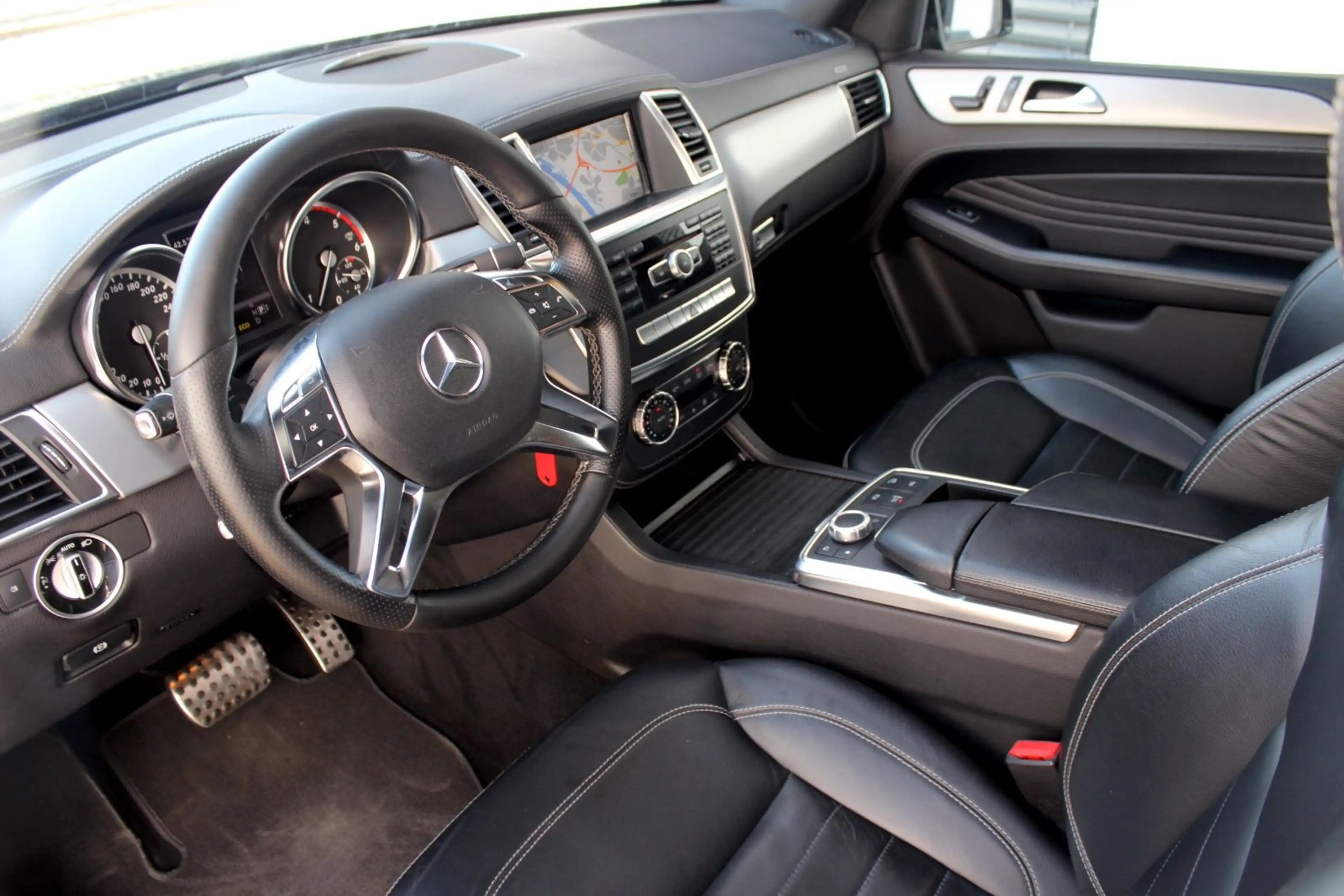 Mercedes-Benz ML 350 BT 4M AMG-PAKET PANO AHK KAMERA 21 ZOLL — photo 6
