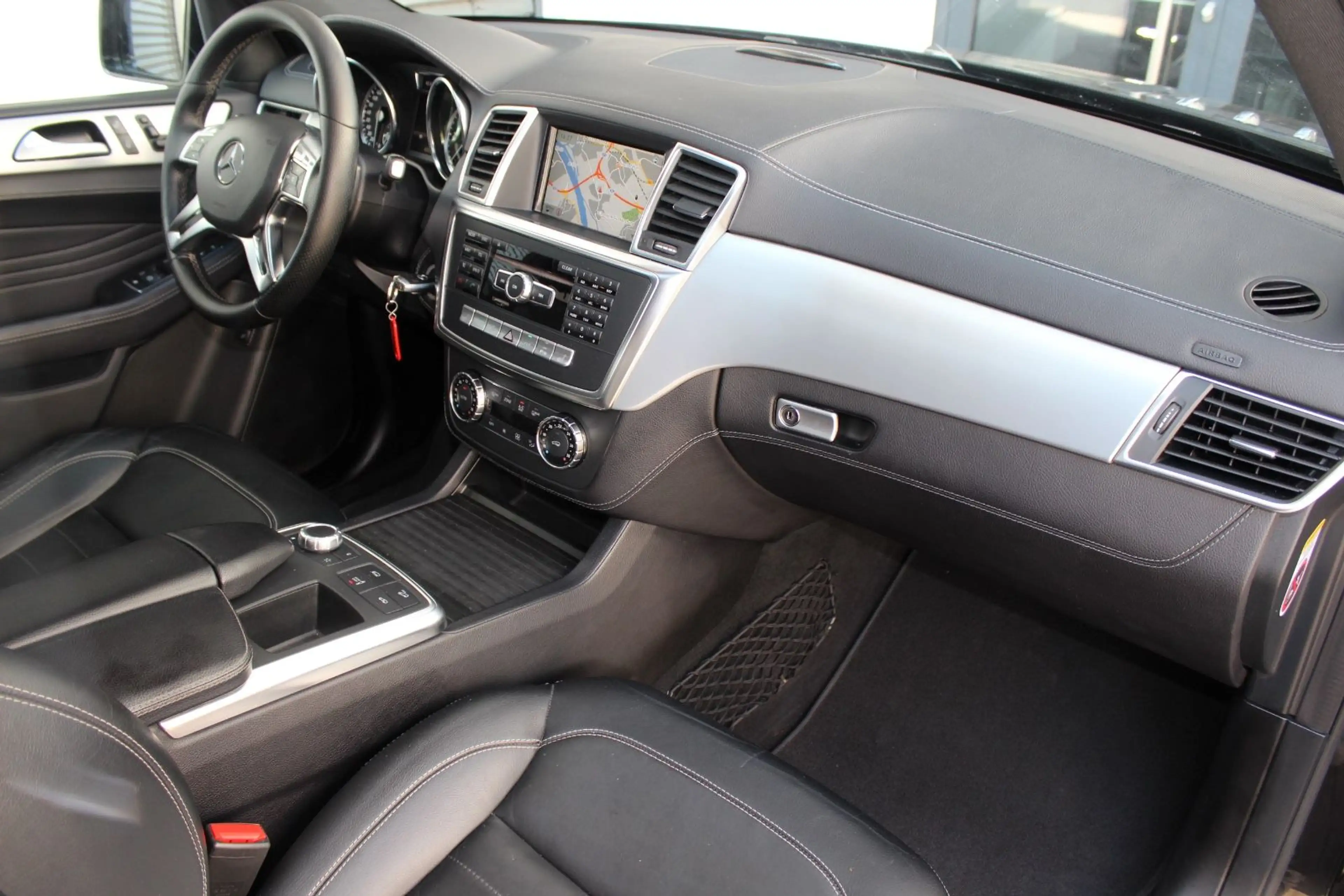 Mercedes-Benz ML 350 BT 4M AMG-PAKET PANO AHK KAMERA 21 ZOLL — photo 11