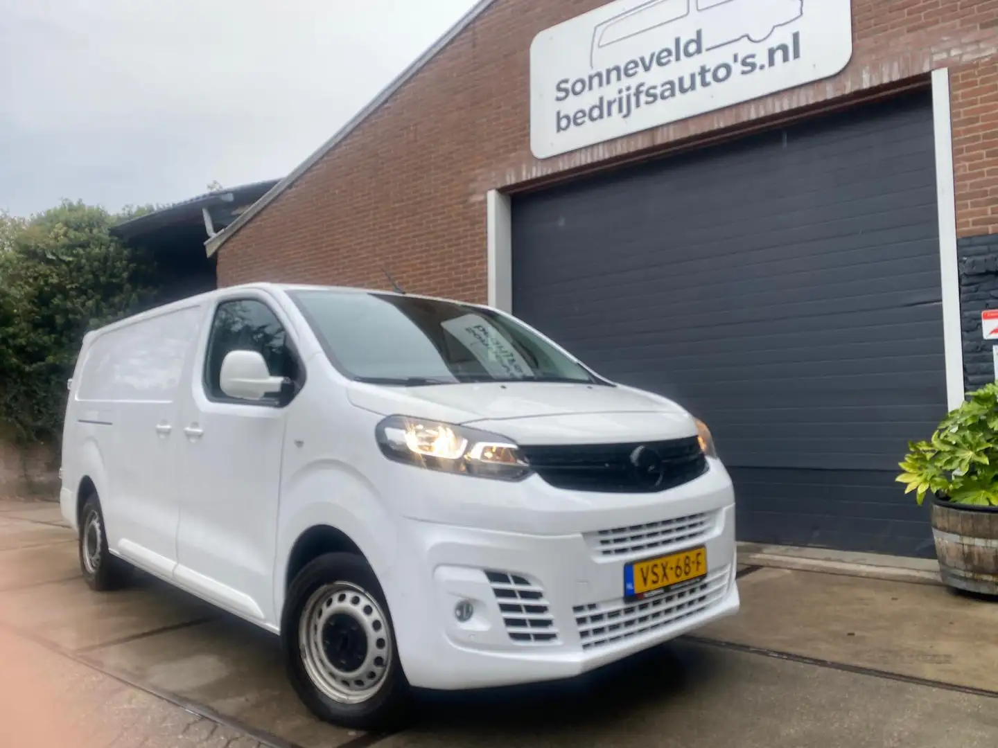 Opel Vivaro 2.0 CDTI L3 Selection camera, carplay, cruise, 3pe Weiß - 1