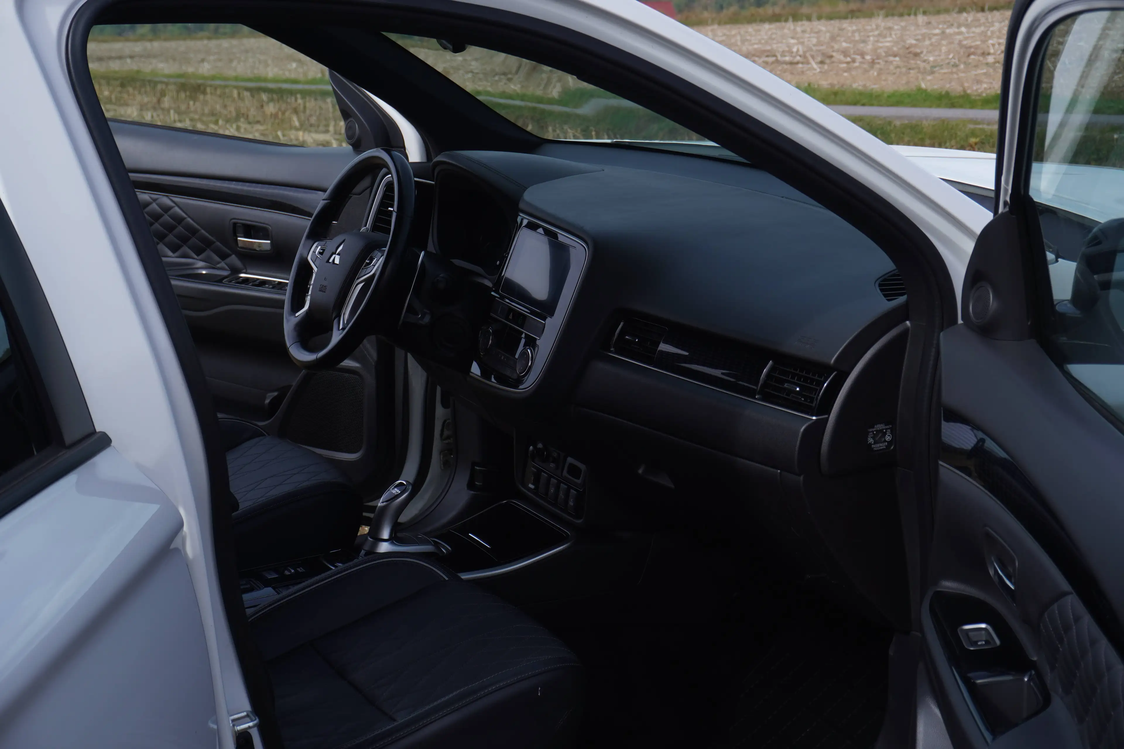 Mitsubishi Outlander PHEV Intro Edition 4WD — photo 6