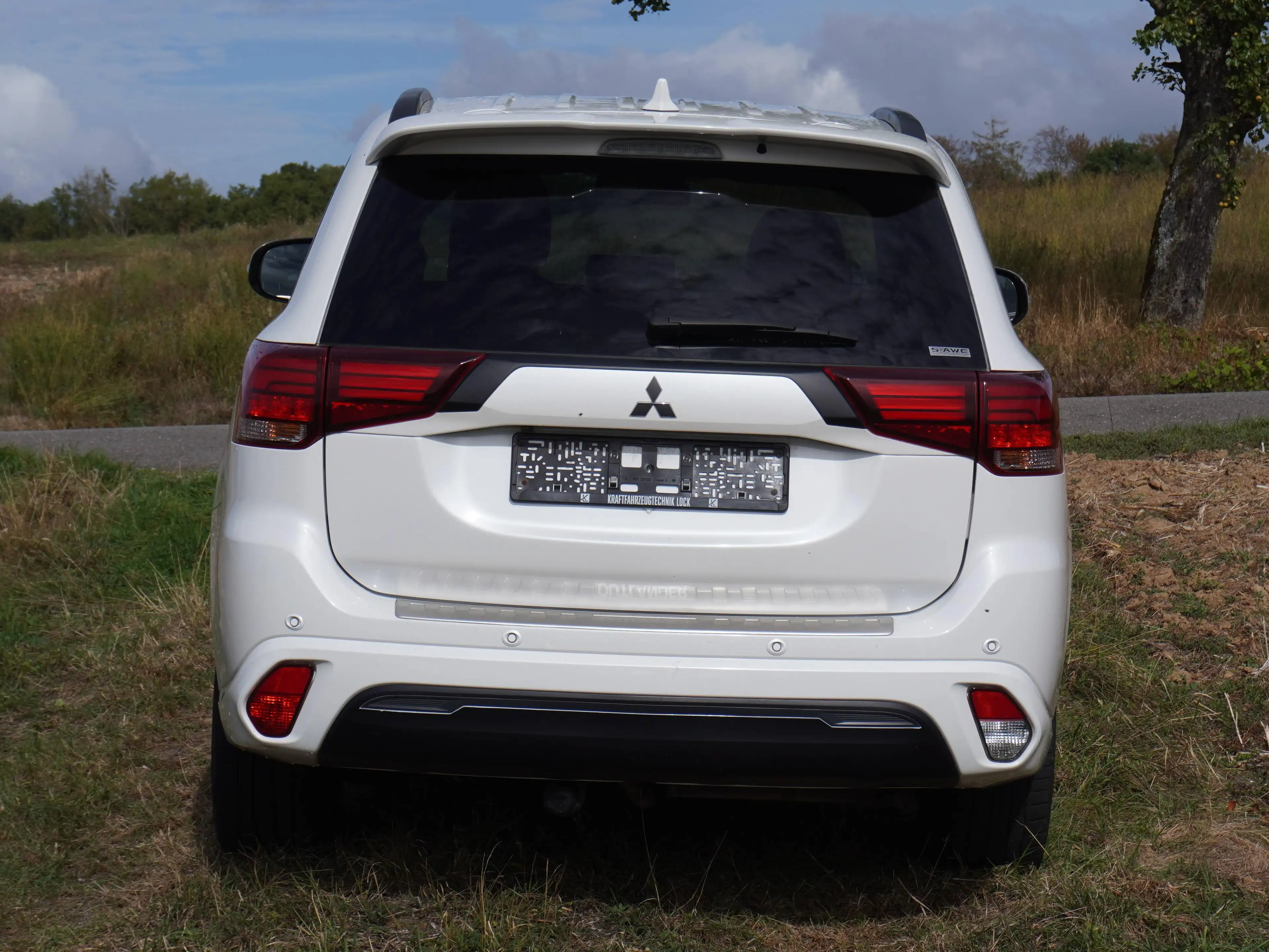 Mitsubishi Outlander PHEV Intro Edition 4WD — photo 3