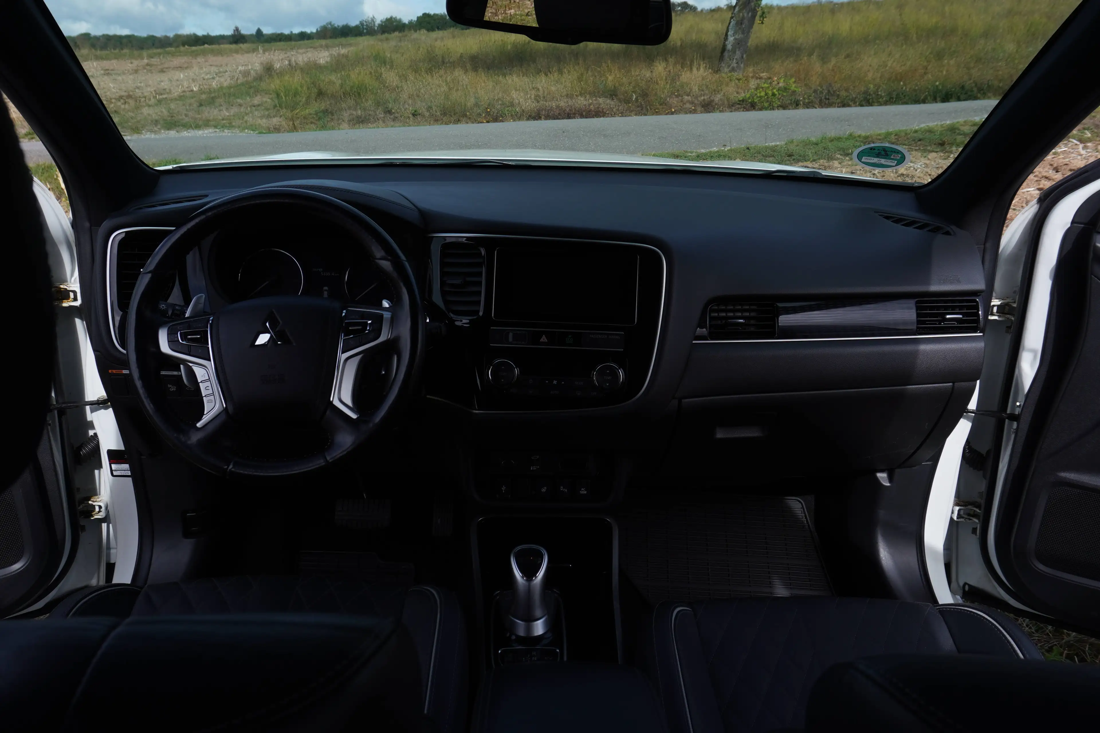 Mitsubishi Outlander PHEV Intro Edition 4WD — photo 8