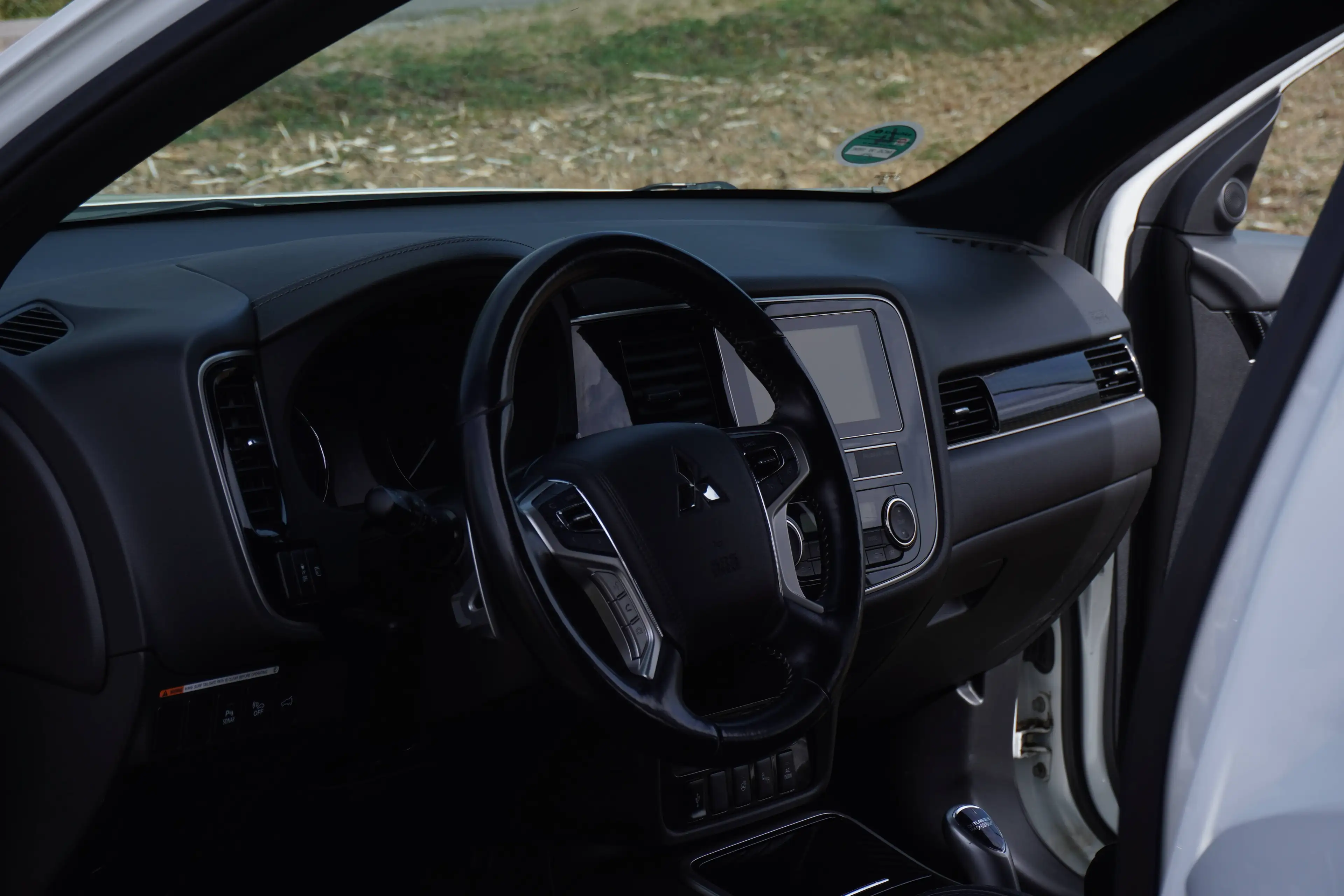 Mitsubishi Outlander PHEV Intro Edition 4WD — photo 7