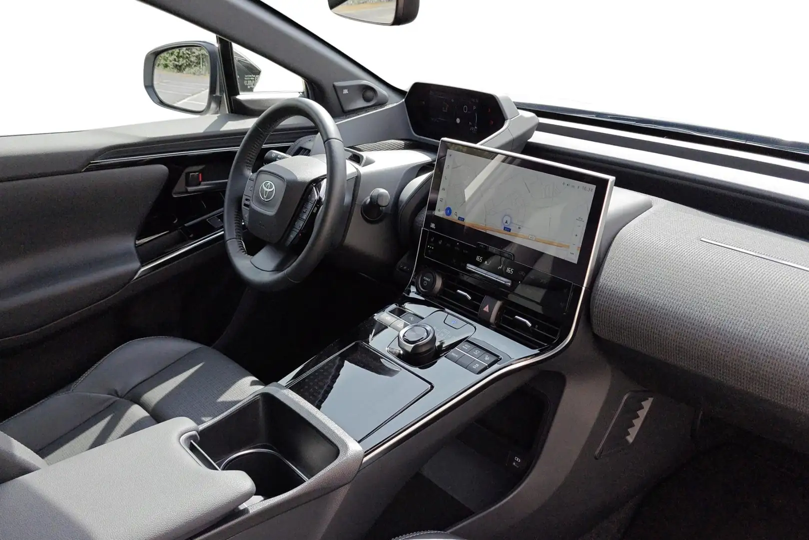 Toyota bZ4X Premium 71 kWh - incl 2 jaar KARE Zilver - 2