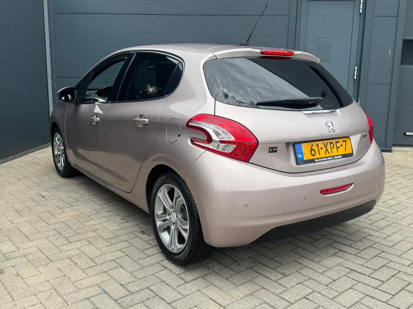 Peugeot 208 1.6 VTi Allure / Nap / Navi / Pdc Gris - 2