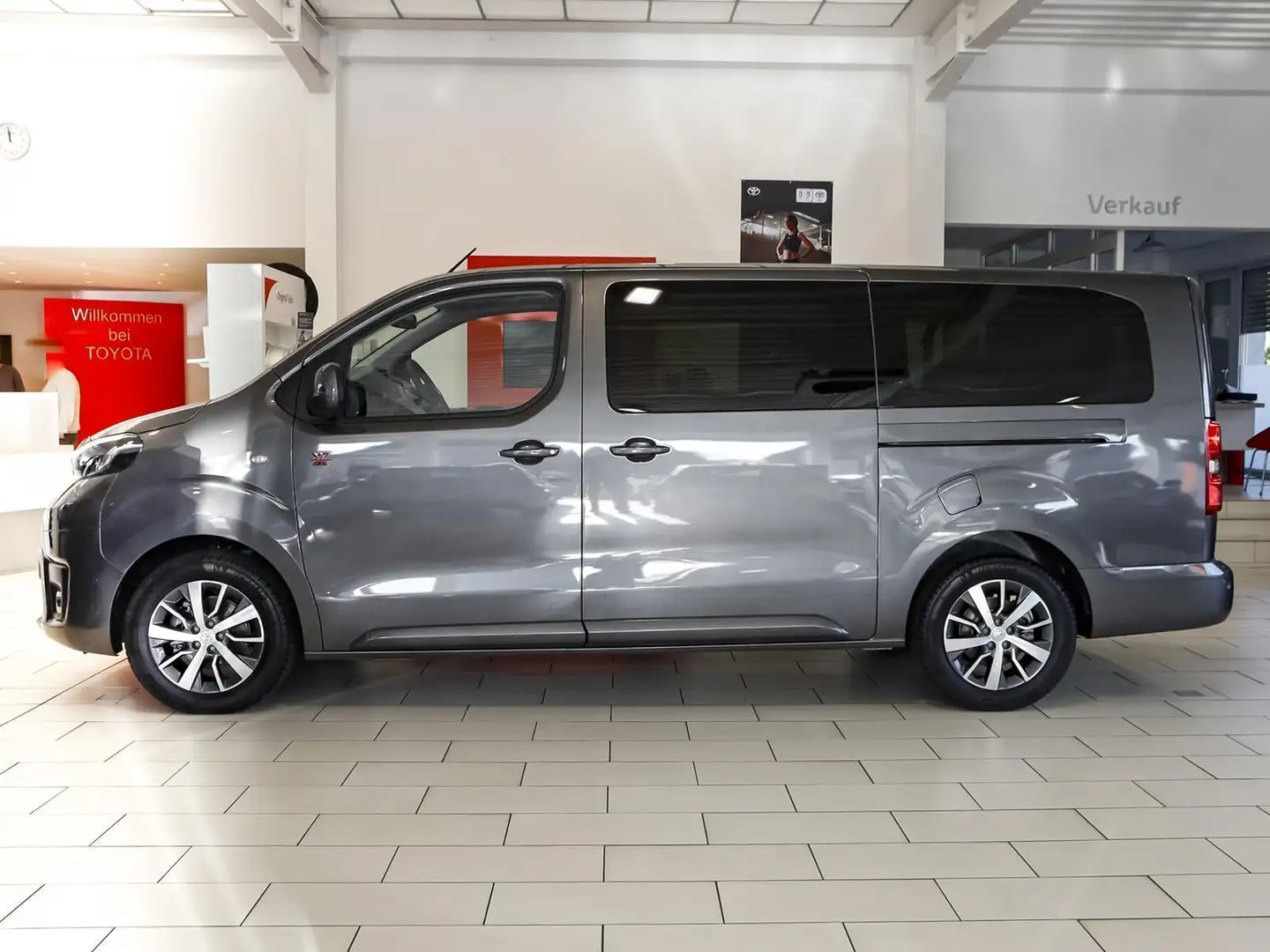 Toyota Proace Verso 2.0 D-4D 4X4 4X4 Allrad Gris - 2