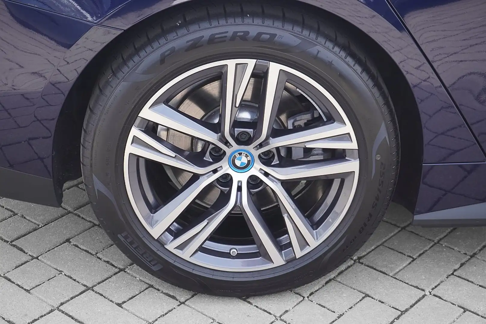 BMW i4 eDrive40 0,25%! HeadUp AHK Abstandstempomat Kamera Azul - 2