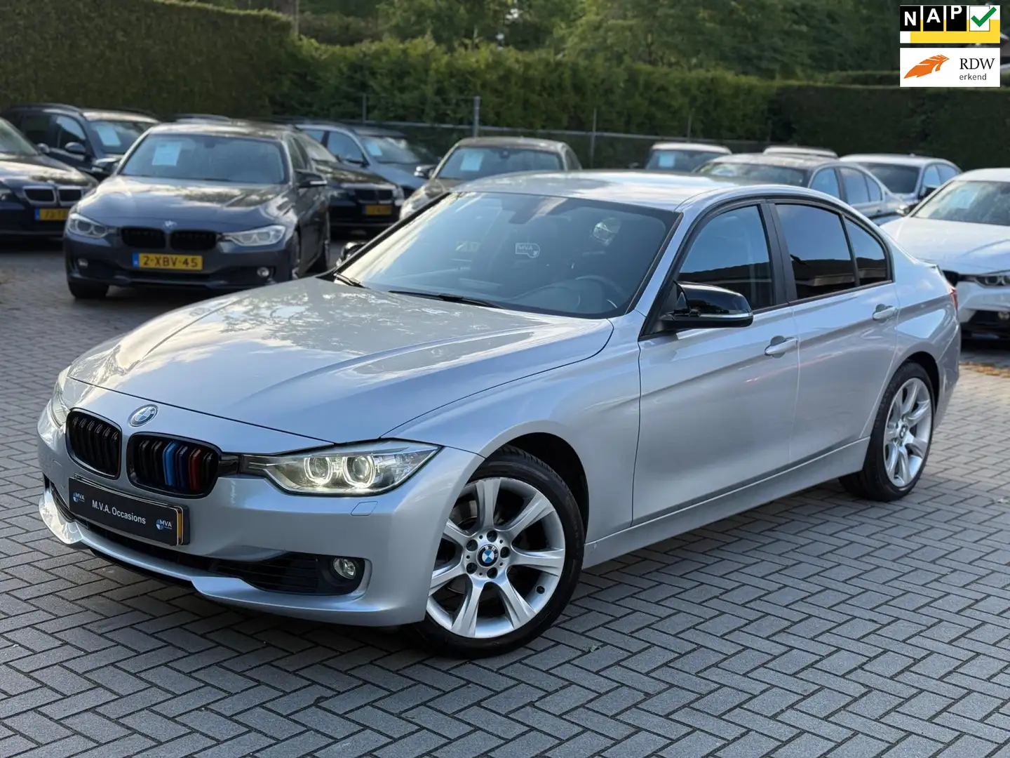 BMW 320 3-serie 320i High Executive Sport|Ketting vervange Gris - 1