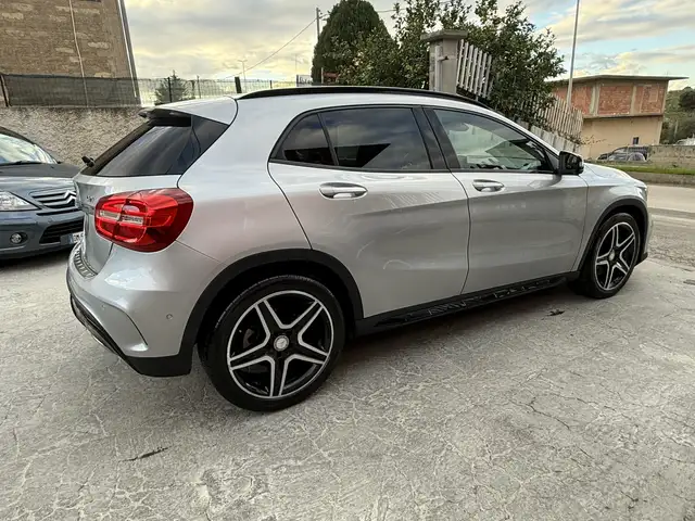 Mercedes-Benz GLA 220 d (cdi) Premium 170cv FULL