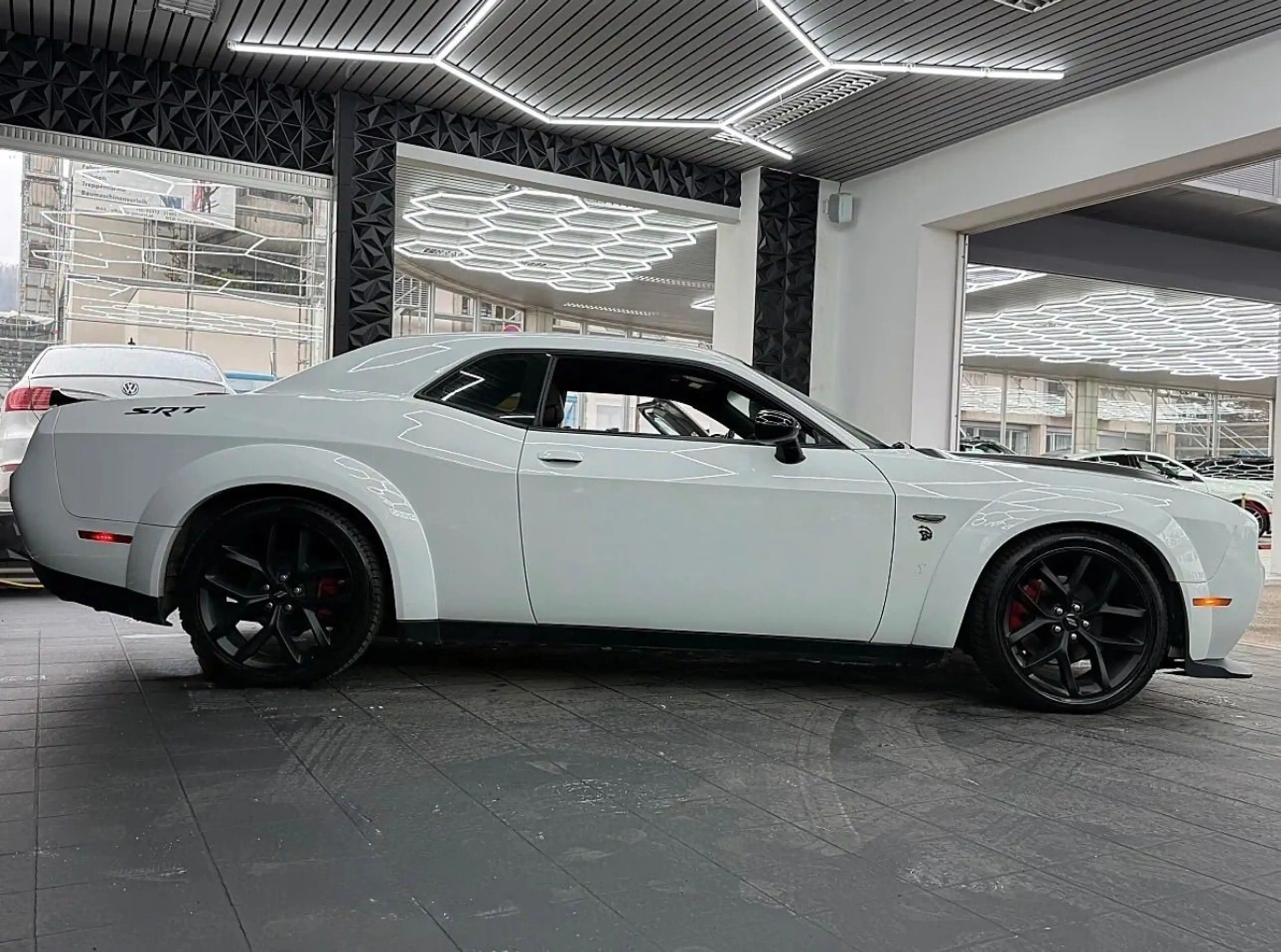 Dodge Challenger — photo 6