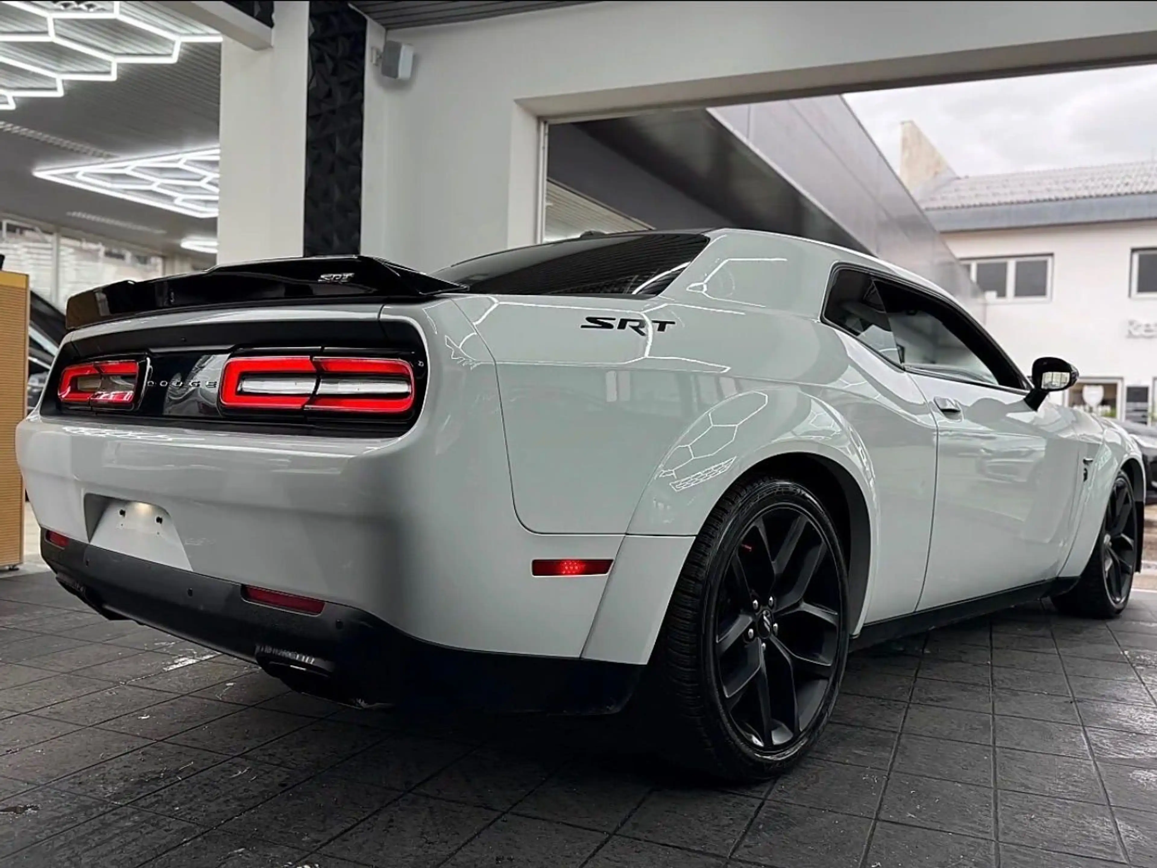 Dodge Challenger — photo 8