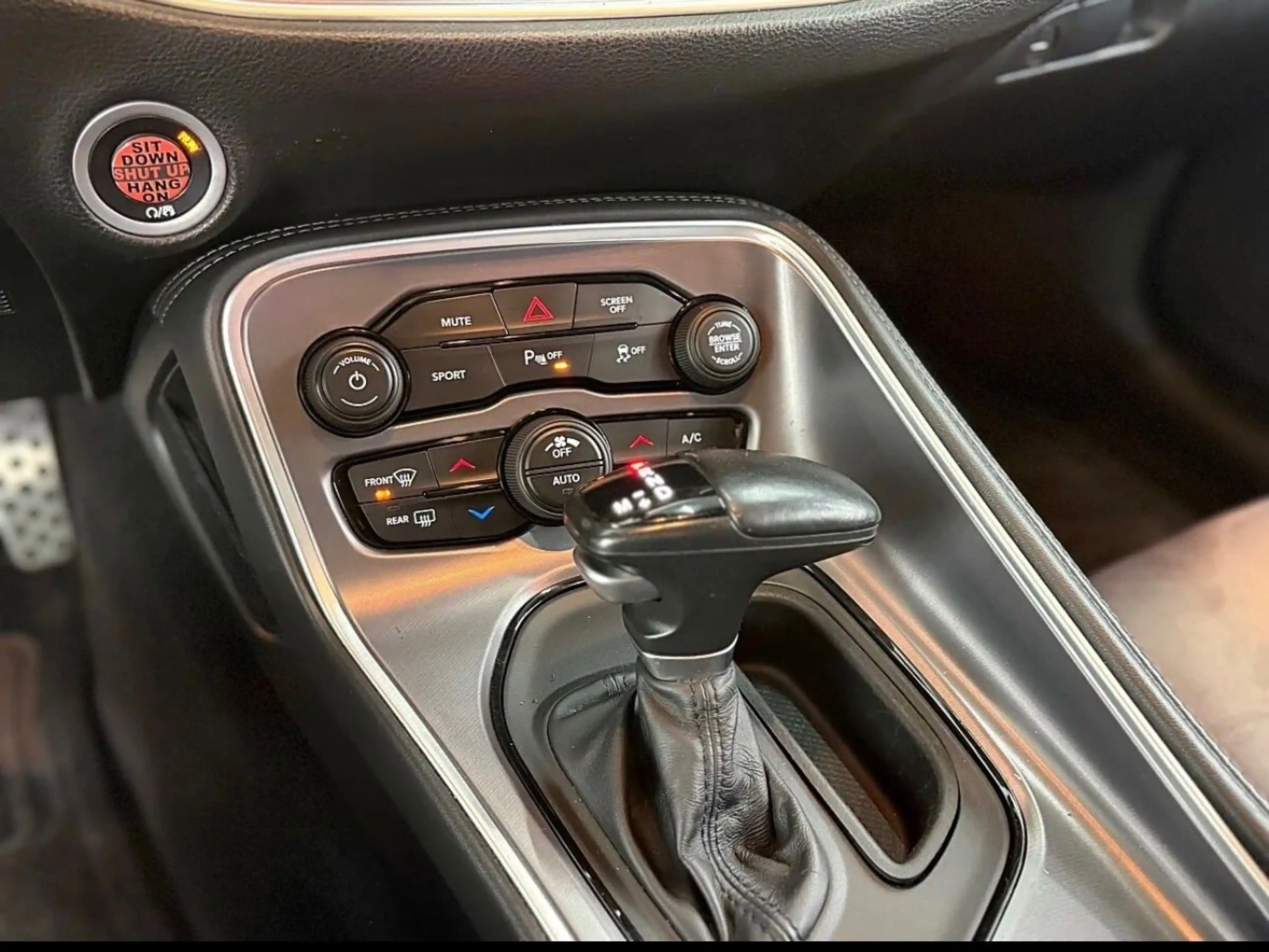 Dodge Challenger — photo 11